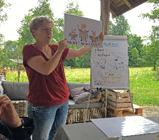 Manuela Gasser begint mit dem Kurs "Bienenbotschafter"