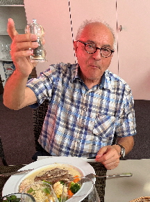 Zum Wohl auf eine neue Zukunft!