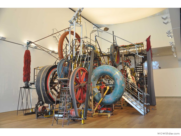 Dieses typische Werk von Tinguely...