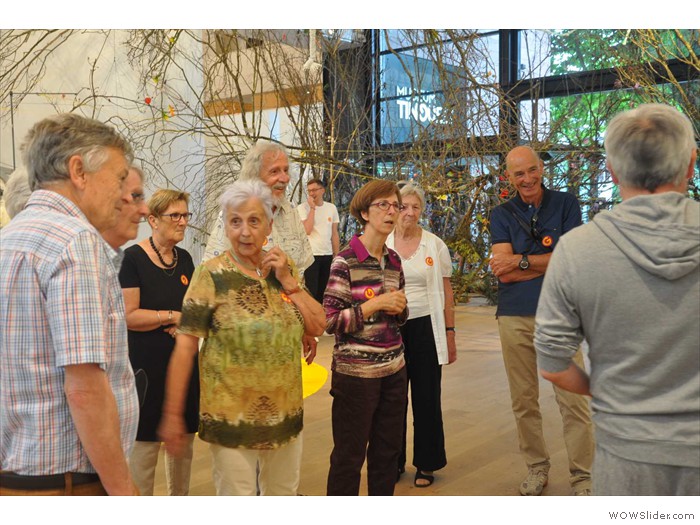 Die Ausstellung TOO EARLY TO PANIC macht neugierig...